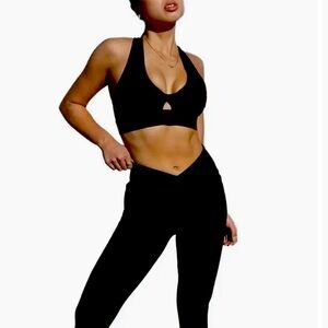 Fabletics Women's black oasis sports bra and matching powerhold leggings NWT